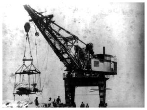 1912: Inicio de construcción del puerto de San Antonio